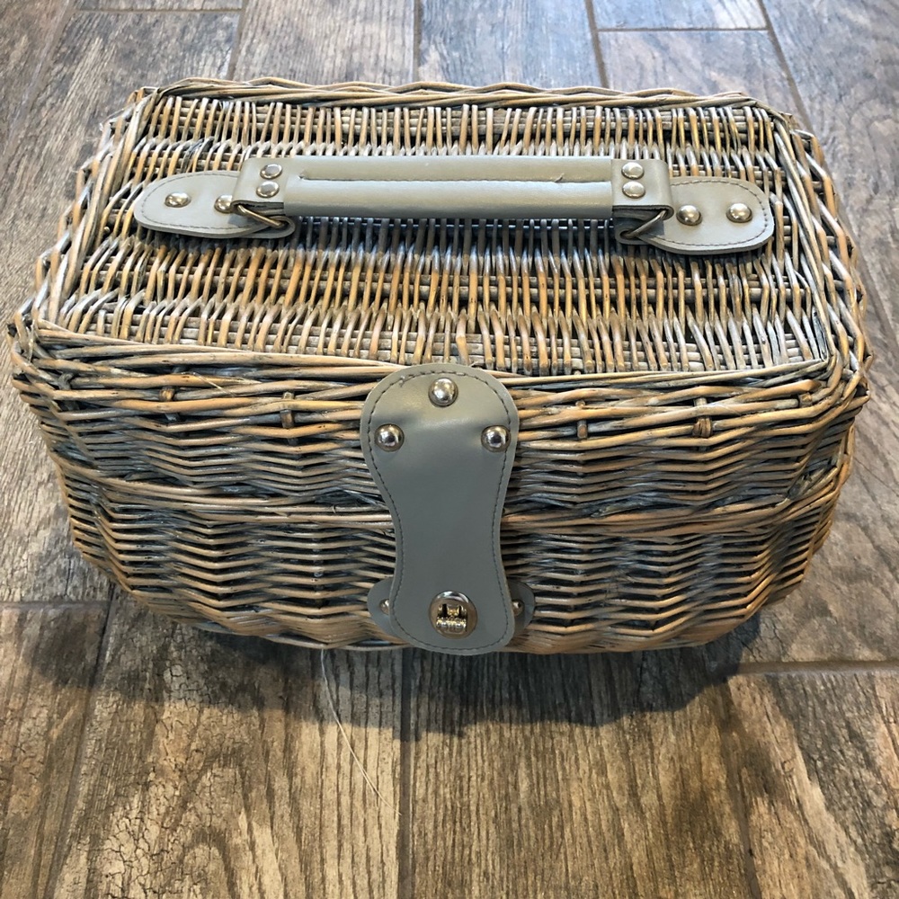 Picnic basket